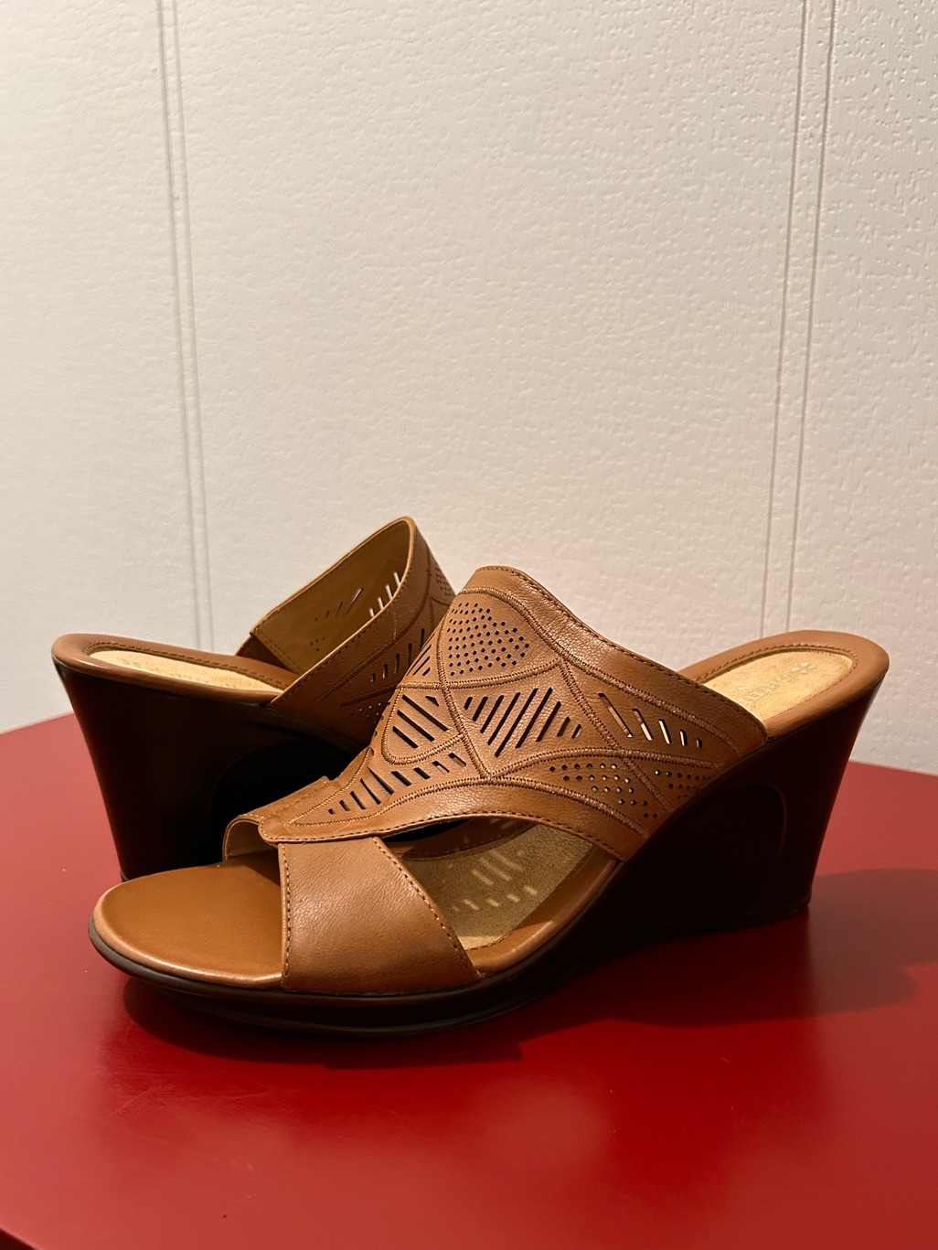 Naturalizer Oshea Size 9 Tan Leather Wedge Slide Sandals
